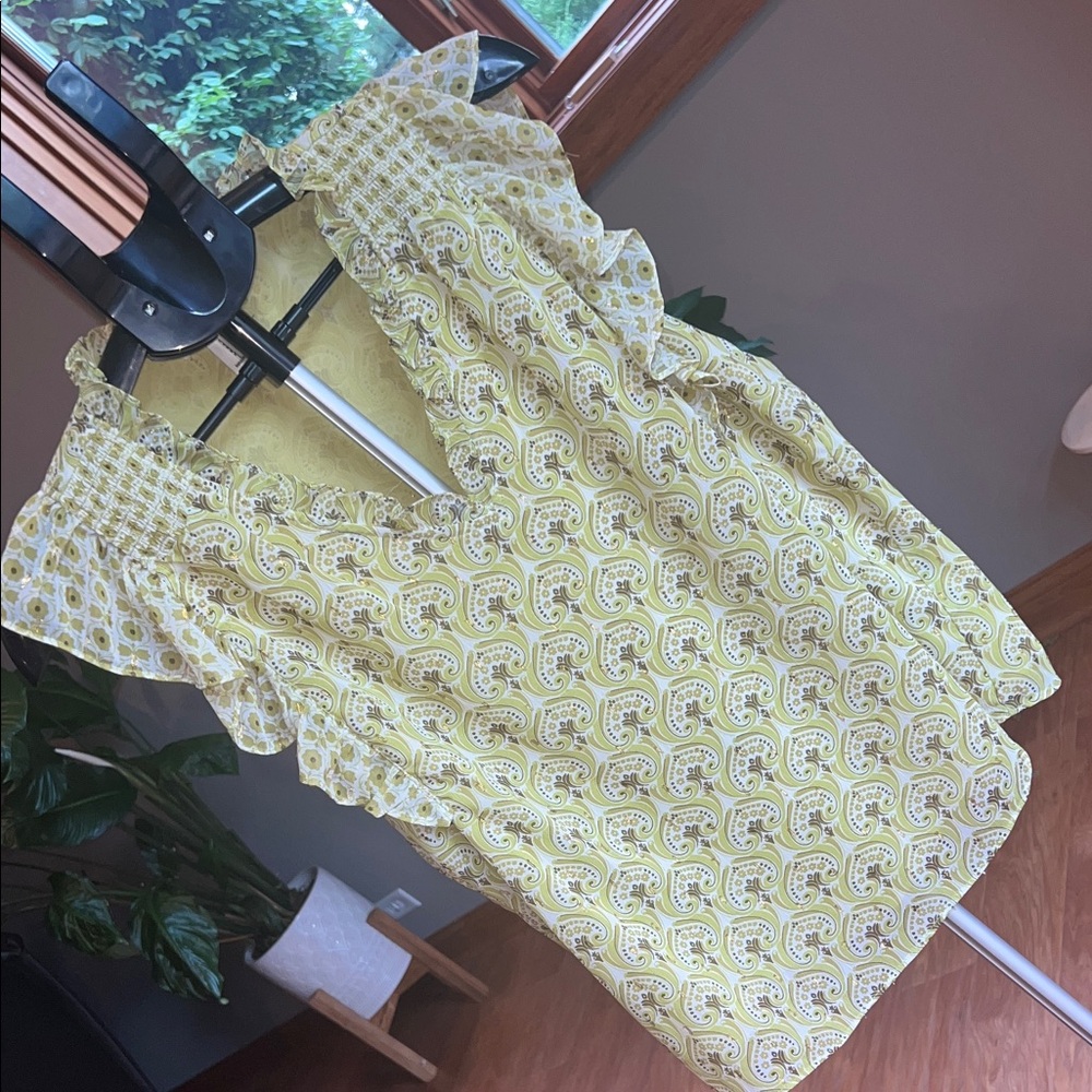 Rachel Zoe Vibrant green Top with shimmer gold.